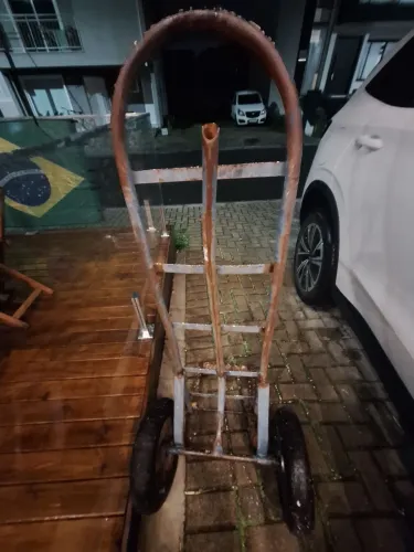 Carrinho de mão usado
