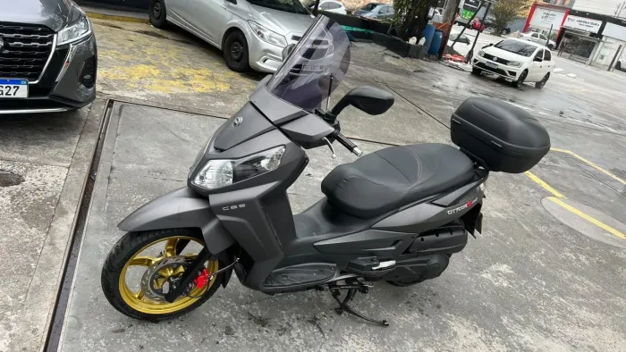 Vendo moto em excelente estado