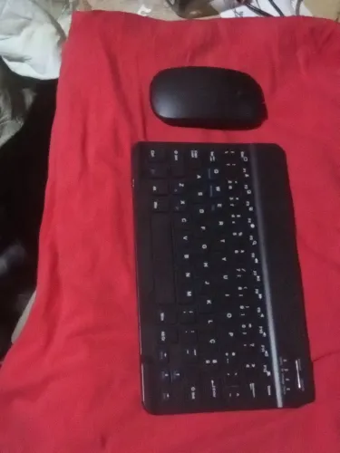 Teclado Bluetooth e mouse Bluetooth usado mas em boas condições 