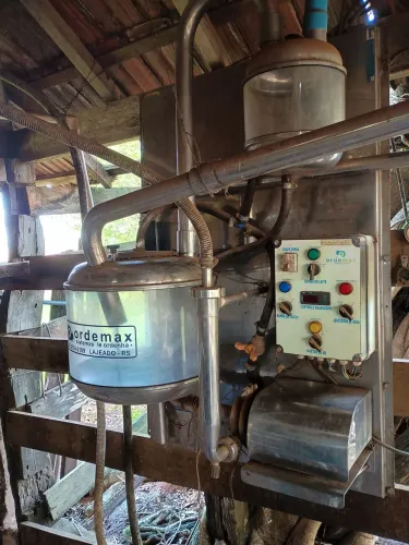 Vendo ordenha canalizada ordemax e resfriador de 1000 litros