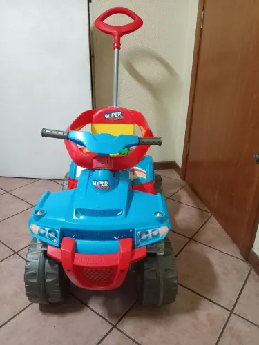 Carrinho quadriciclo menino
