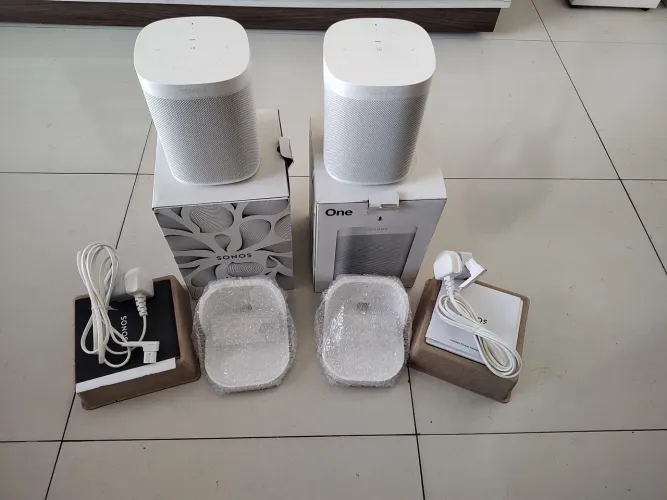 Sonos One Gen2 Par + Suportes