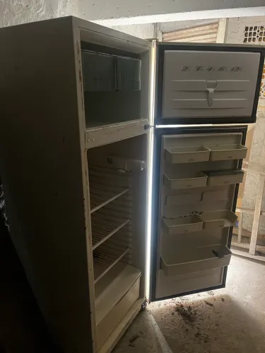 Geladeira, funcionando normalmente. 250 reais