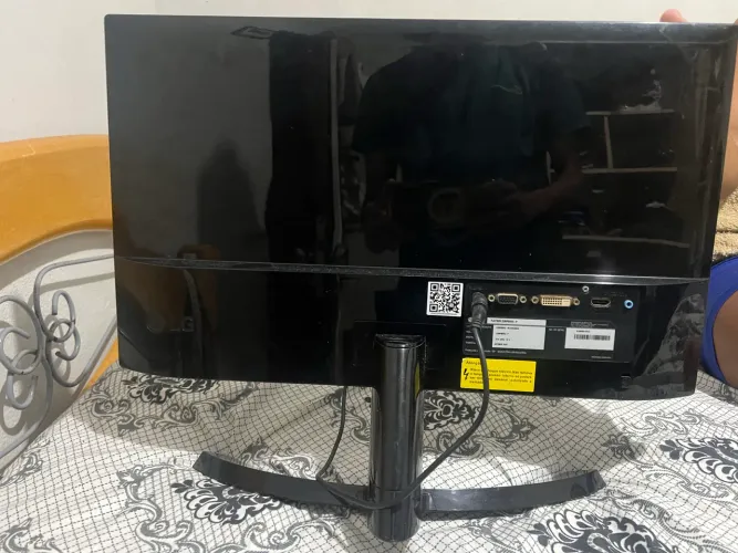 MONITOR LG Full HD.