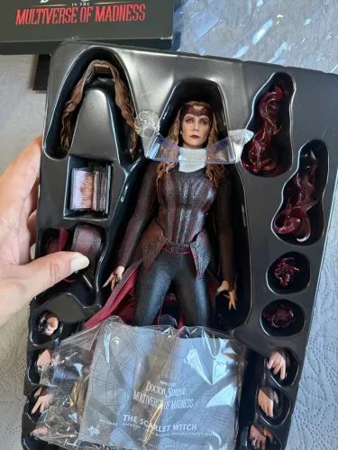 Hot toys scarlet witch doctor strangers- multiverse the madness