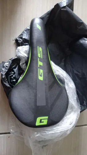 Vende se uma cela de bicicleta zerada