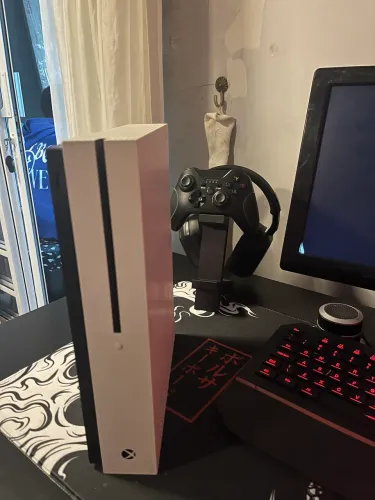Xbox one S 500gb 1 controle + jogo