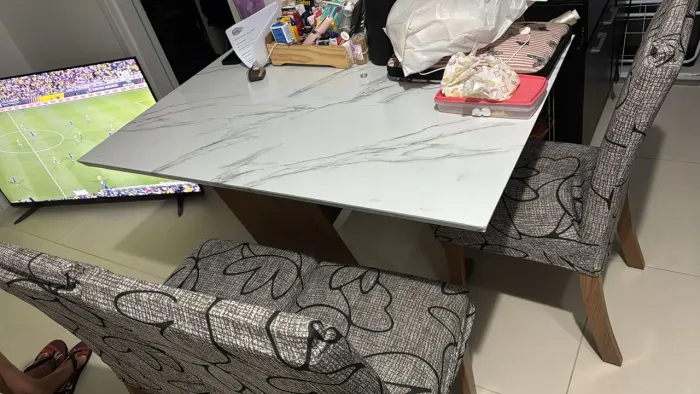 Mesa com 4 cadeiras