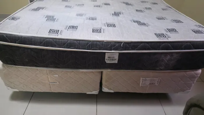 Vendo Cama de Casal Queen Eurosono