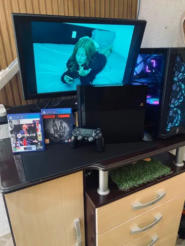 PS4 - FAT - 500GB + 2 JOGOS COMPLETOS 