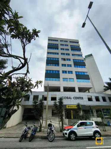 Sala no Comercial CORAL CENTER com 01 vaga coberta em Coqueiros - Floriánópolis