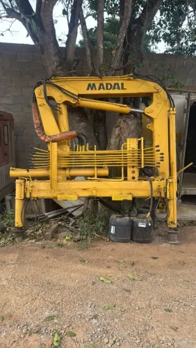 Excelente munck madal 6,5 duas lanças hidráulicas e uma manual, todo revisado!