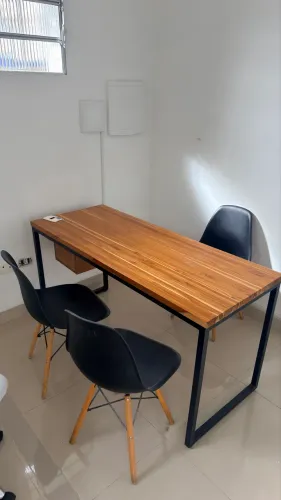 Mesa e cadeira escritório