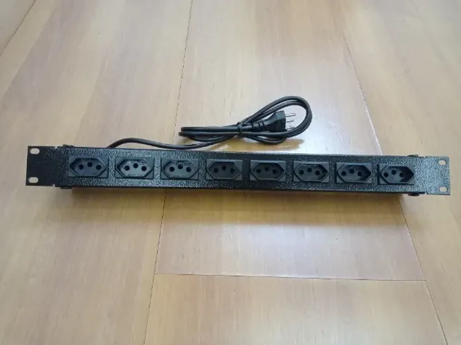 Regua 8 Tomdas 10A Sem Disjuntor para rack de 19"