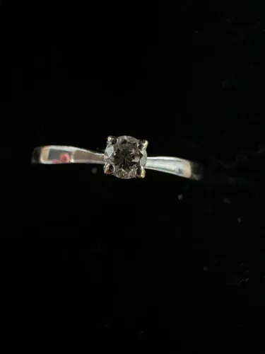 Anel de noivado/solitário com diamante
