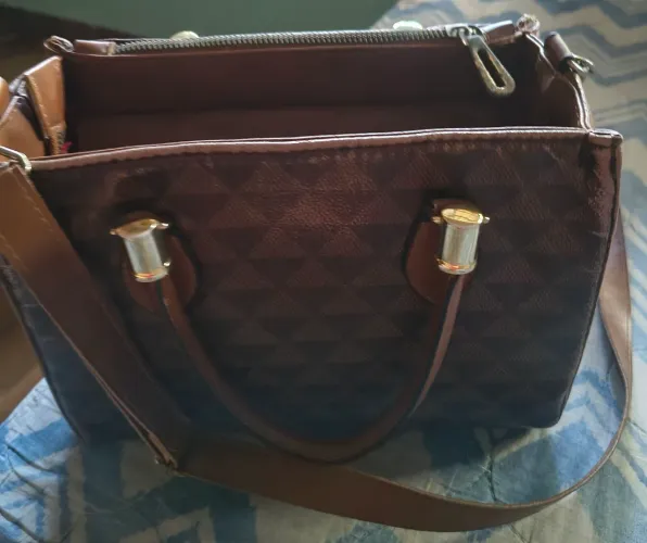 Vendo bolsa média com fichicler e alça