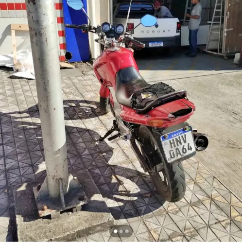 Vendo ou troco por carro.
