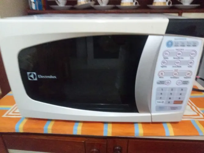 Microndas eletrolux MEF30 Branco 20L
