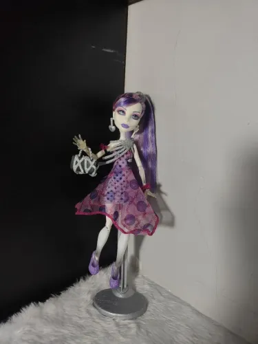 Spectra Vondergeist Petit Poa/Dot Dead Gorgeous G1 Monster High