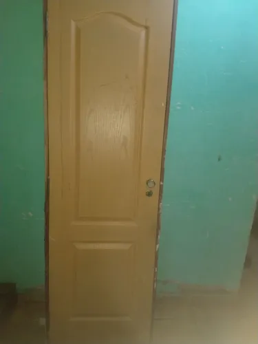 Vende-se porta de madeira com portal