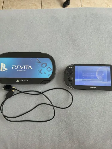 Vendendo Ps vita Semi-novo Bloqueado