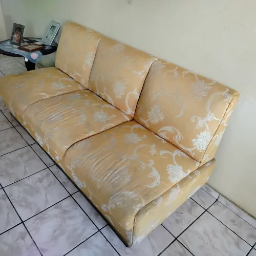 Vendo Sofá de 3 Lugares (Leia) 