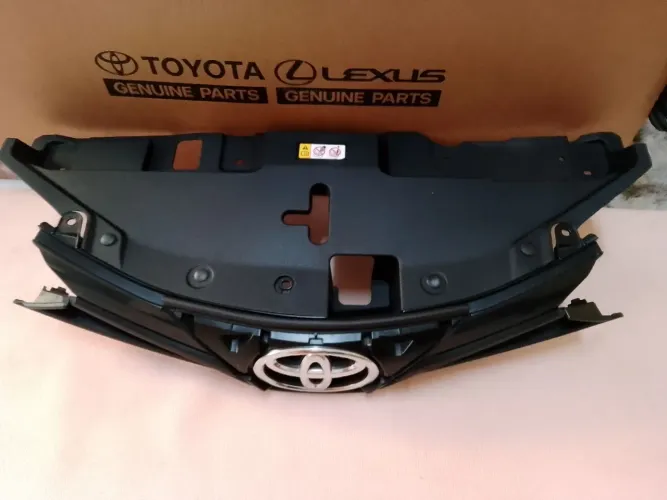 Grade do radiador com acabamento superior Toyota yaris 2018 até 2022 original no original 