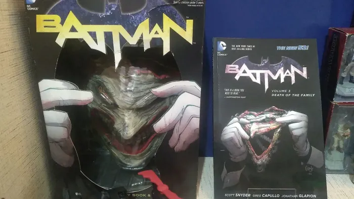 Máscara Coringa (The joker) + HQ Morte em família importada (inglês)