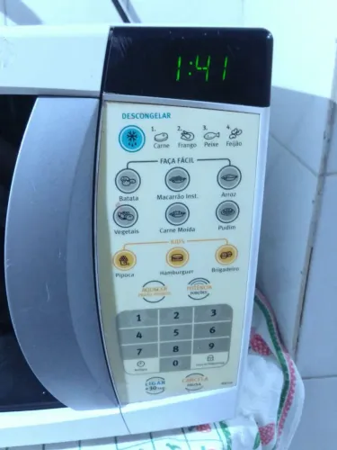 Micro-ondas Electrolux 23Lts Digital, Seminovo, completo com prato R$250, urg 99913.4585