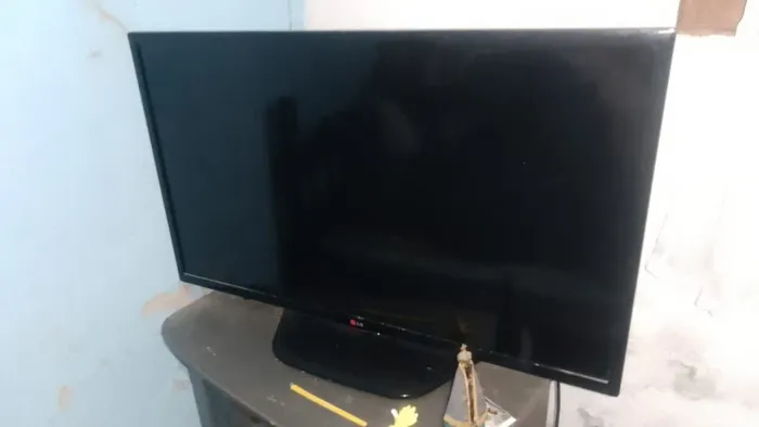 Tv LG 42 ( NÃO É SMART)