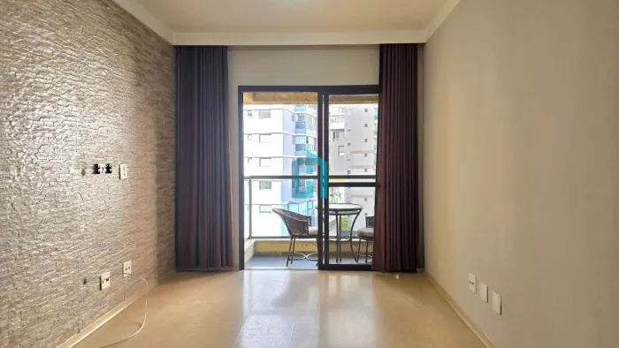 Apartamento com 2 quartos e escritório para venda ou locação, proximo a estacao de Metro V
