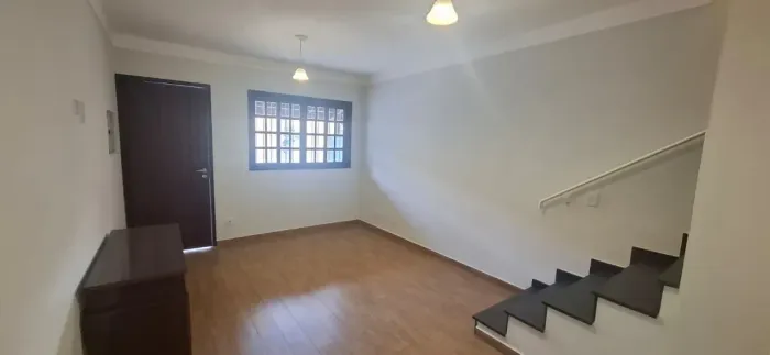 Casa à venda com 2 quartos - Jardim Bom Tempo, Taboão da Serra, SP