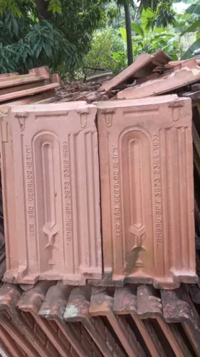 Telhas Francesas nas medidas 42x25 e 40x24 R$ 1,50 a unidade 