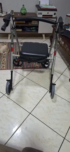 Andador para idoso com 4 rodas e assento amalfadado banqueta