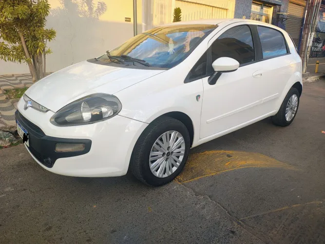 Fiat Punto Attractive Italia 1.4 F.flex 8V 5P 2013