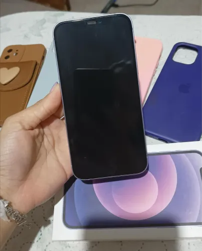 iPhone 12 lilás 64GB