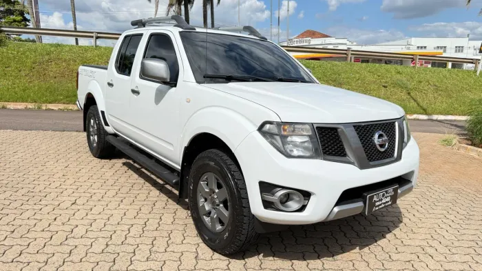 Nissan Frontier SV AT. CD 4X4 2.5 TB Dies. Aut. 2014
