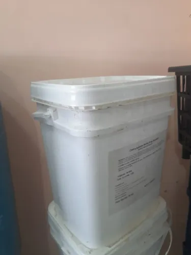 balde plástico alimenticio quadrado com tampa branco 12l usado
