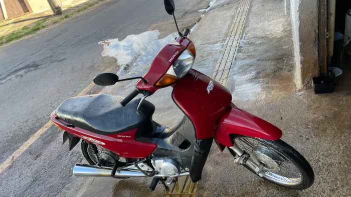 Biz 100 partida elétrica 65.000 km rodados pneus novos 