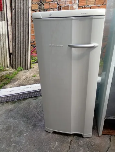 Freezer vertical Eletrolux 180 litros