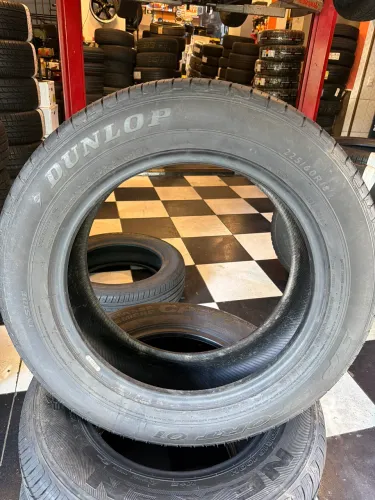 Pneu Dunlop 225/60/18 sport 01