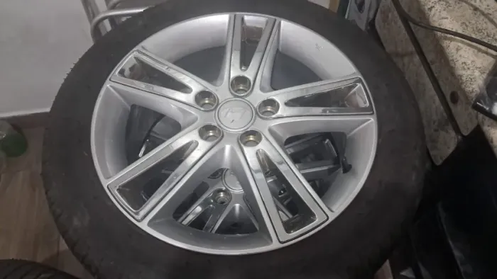 Rodas e pneus carro I30