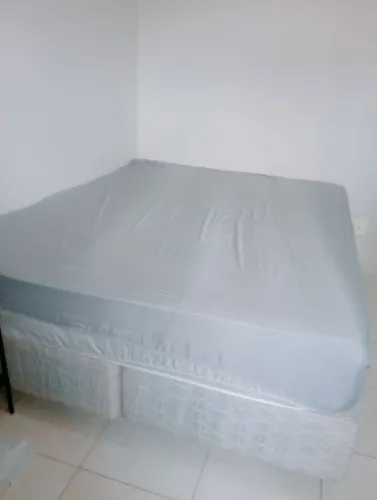 Vendo Cama Queen Size Box