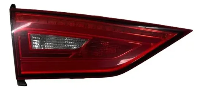 Lanterna Tampa Traseira Esquerda Audi A3 2015 Esquerdo/motorista Vermelho
