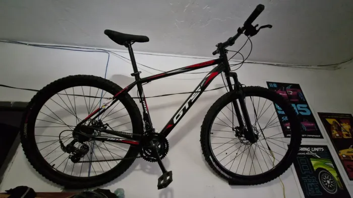 Bicicleta aro 29 gts aluminio rdx 21v cambio shimano a disco cor preto/vermelho quadro 19