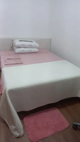 Quarto p/ MOÇA não fumante NO CENTRO de FLORIANÓPOLIS. 