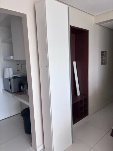Vendo armário de mdf medindo 2,30cm de altura , 25cm de prof ,46cm de largura