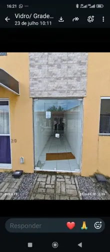 Vendo uma porta de vidro