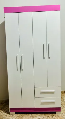 Guarda-Roupa Novo Branco com Detalhes Rosa - R$ 450 - Palmas/TO