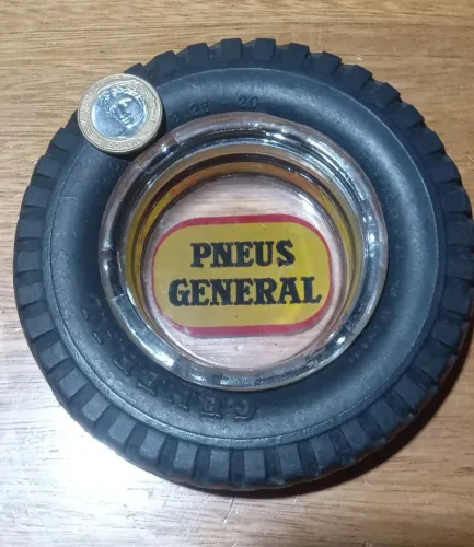 Cinzeiro promocional em formato de pneu da Pneus General